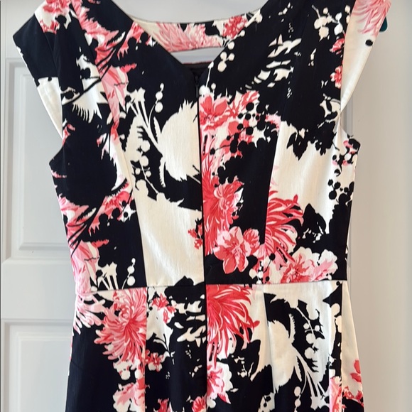 French Connection Floral Black and Pink Dress. Size 4 - Picture 4 of 7